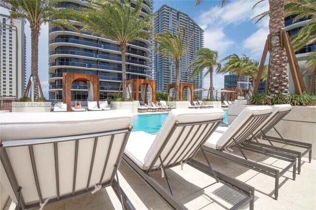 Building Photo - 801 S Miami Ave