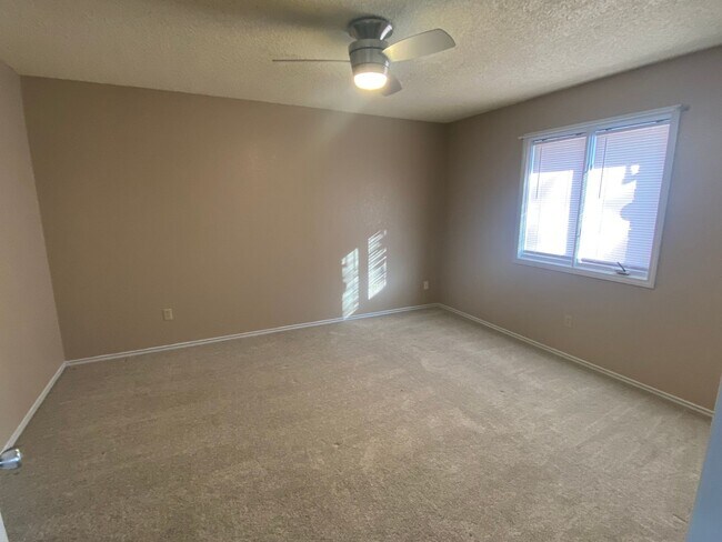 Building Photo - Three bedroom, two bath home available for lease!