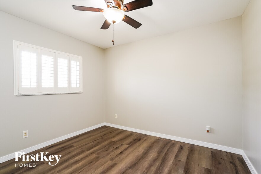 Building Photo - 4028 NE 10th Pl