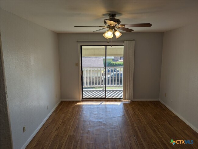 Building Photo - 1002 Charisse St