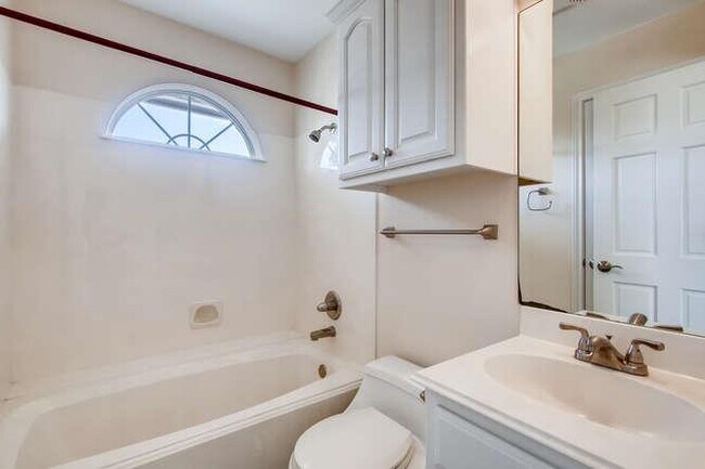Building Photo - 400 Canyon Rim Dr