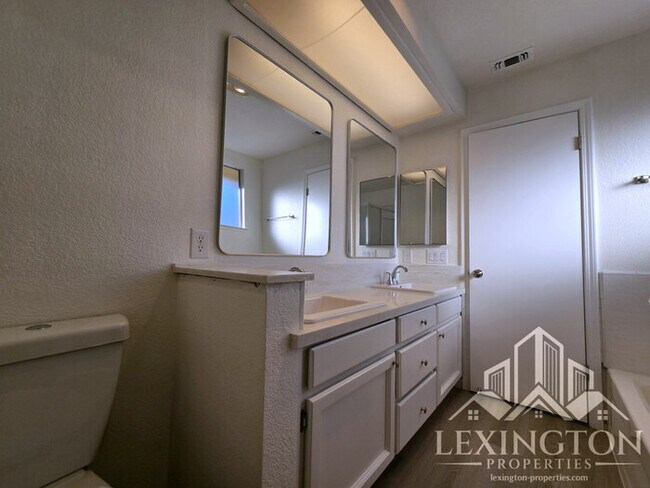 Building Photo - Beautifully Updated, 4BD/3BA, Home in Rocklin – Excellent Location!