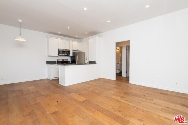 Building Photo - 7714 Rosewood Ave