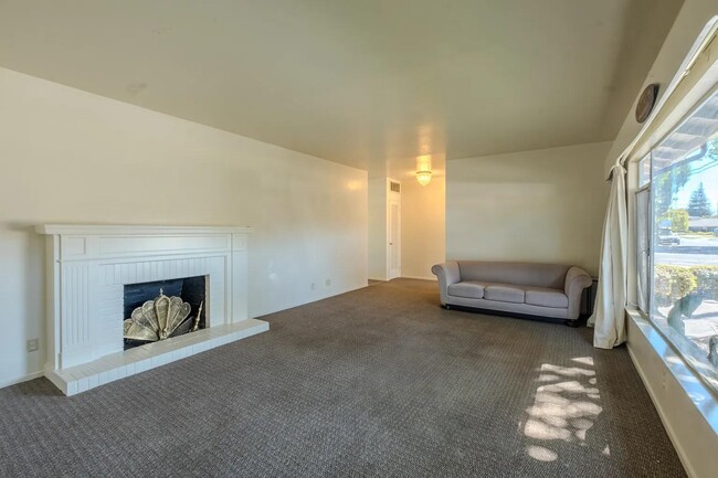 Building Photo - 245 Alviso St