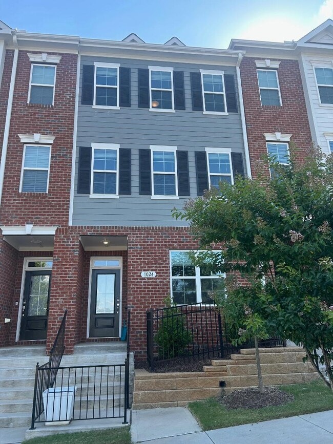 Building Photo - 1024 Gateway Commons Cir