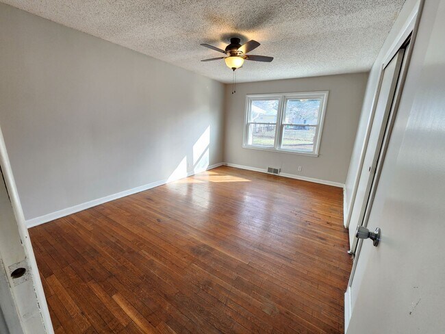 Building Photo - Spacious 3-Bedroom, 2-Bathroom Home AVAILABLE NOW!!