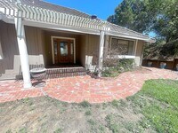 Building Photo - $4,595 - Large Gorgeous 3/2 Tri-Level Home...