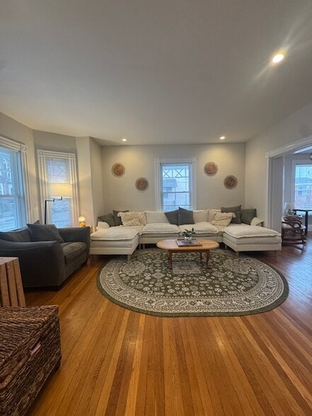 Primary Photo - 58 Saunders St