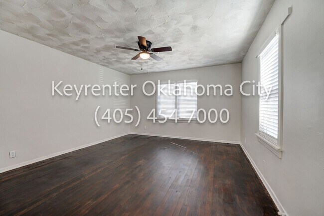 Building Photo - N Willow Ave Duplex