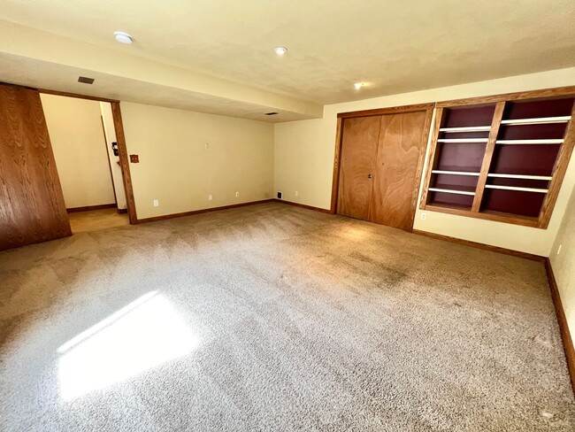 Building Photo - 3 bed, 3 bath Home in Poudre Overlook Neig...