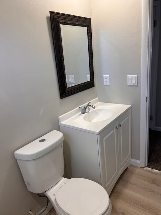 Building Photo - Cape Cod on Clay Mills Road!   251104