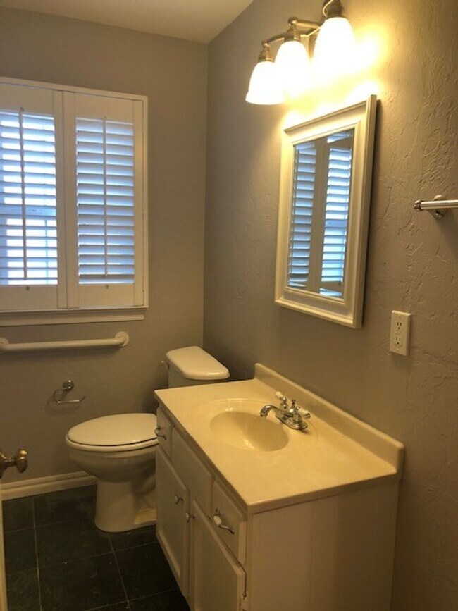 Building Photo - Adorable 3 Bed | 1 Bath + Bonus Room in Mayfair Heights - ALL Appliances Included