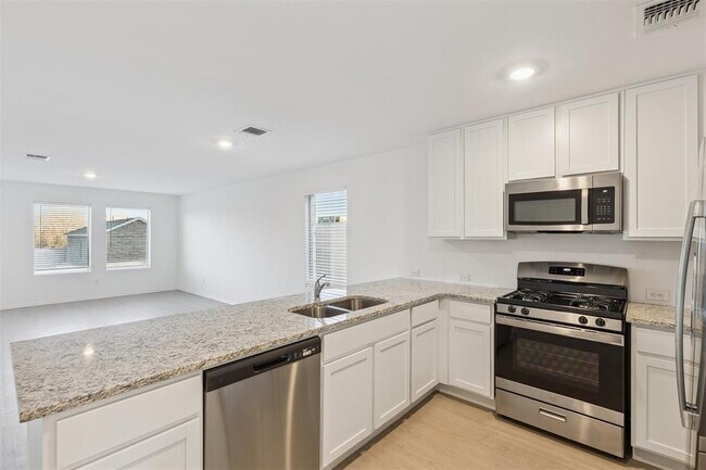 Building Photo - 14910 Parkway Center Ave