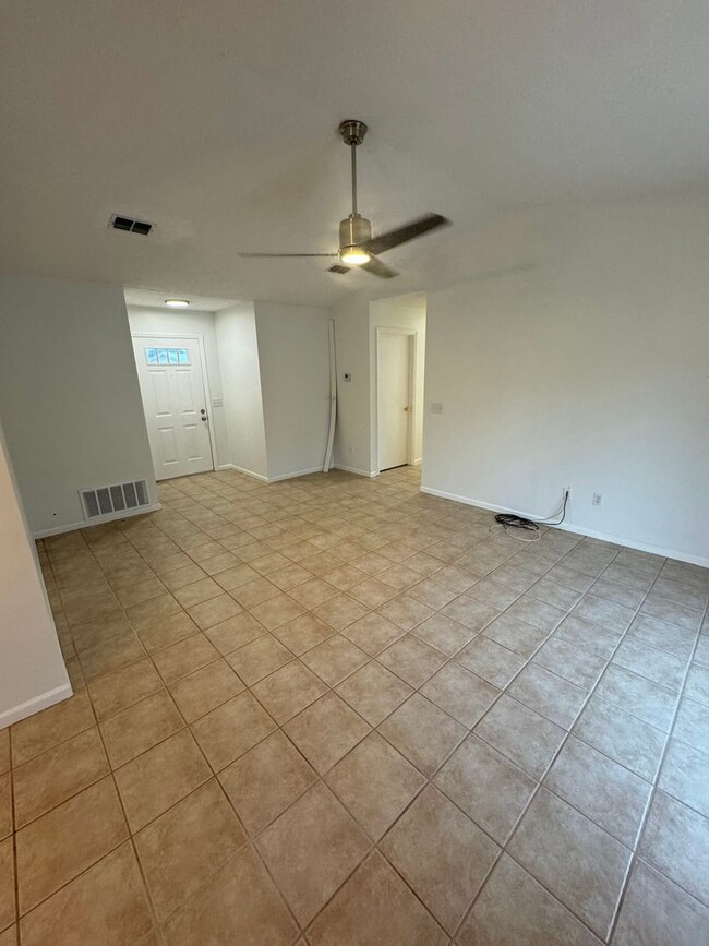 Building Photo - Price Drop! Great 3 Bedroom Home! 25% off ...