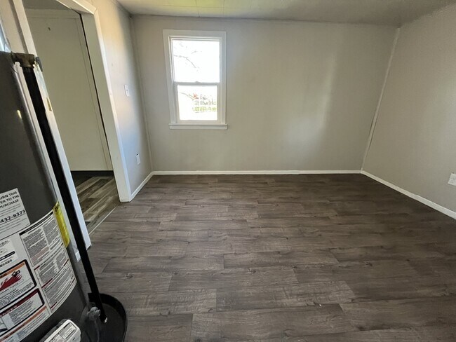 Building Photo - 1139 Perrot St