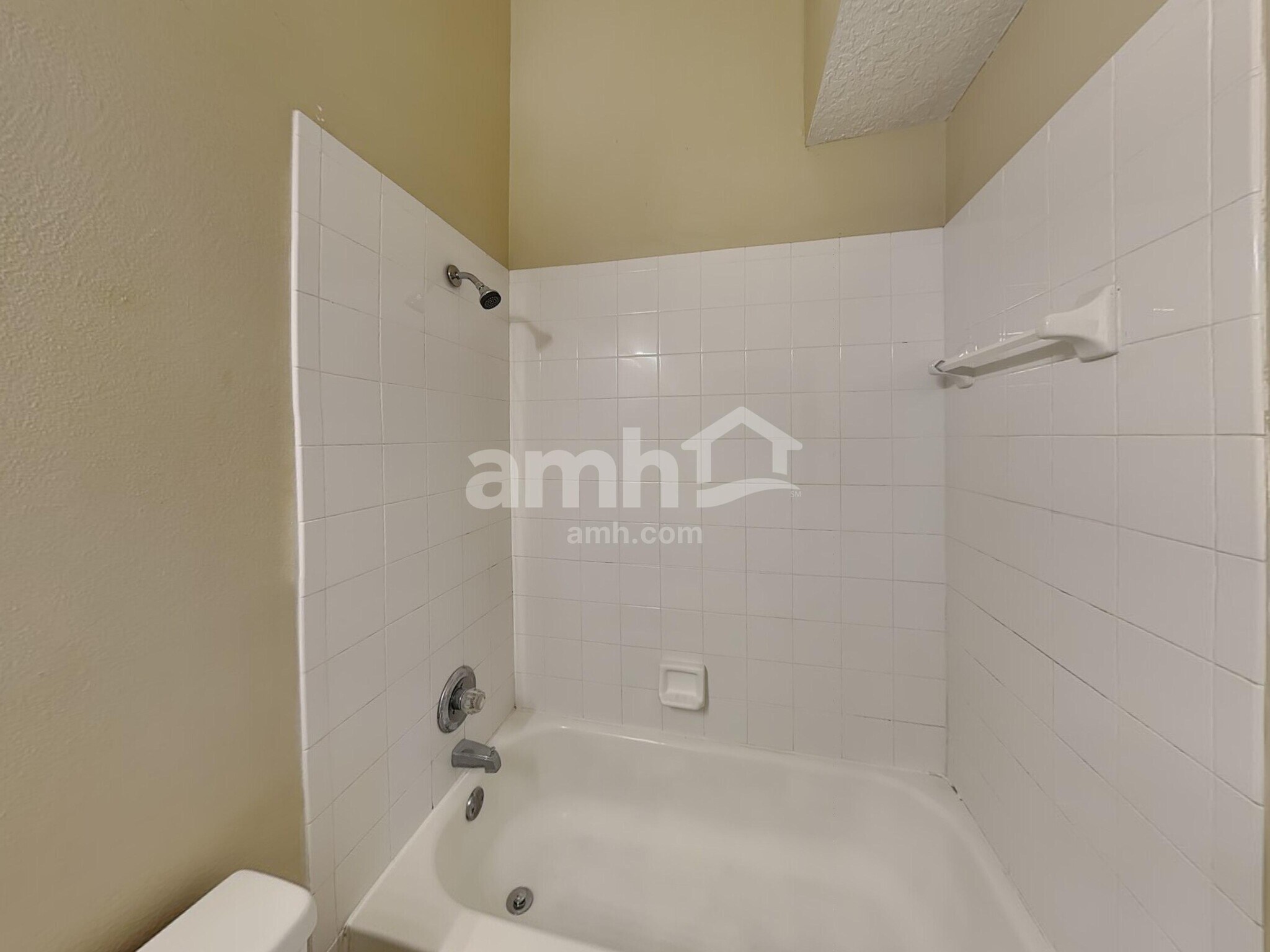 Building Photo - 2465 Saint Pauls Dr