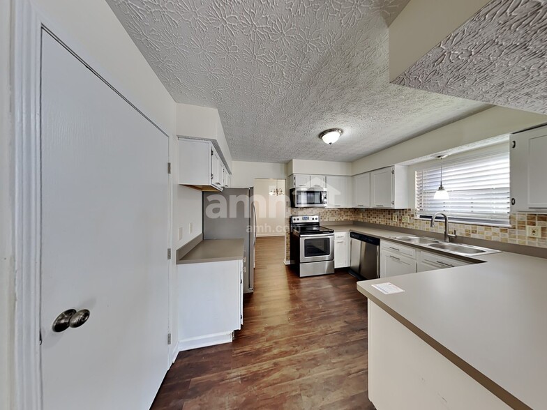 Building Photo - 12187 Derby Ct