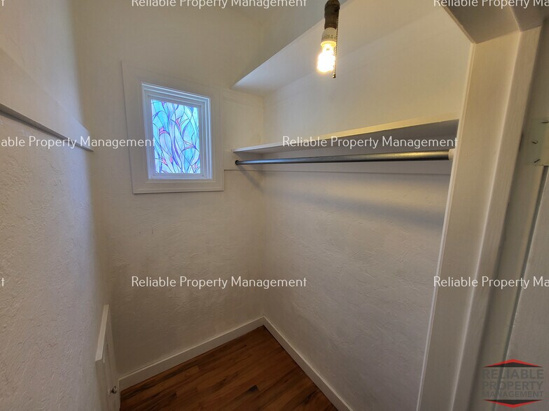 Building Photo - 312 Gladstone St