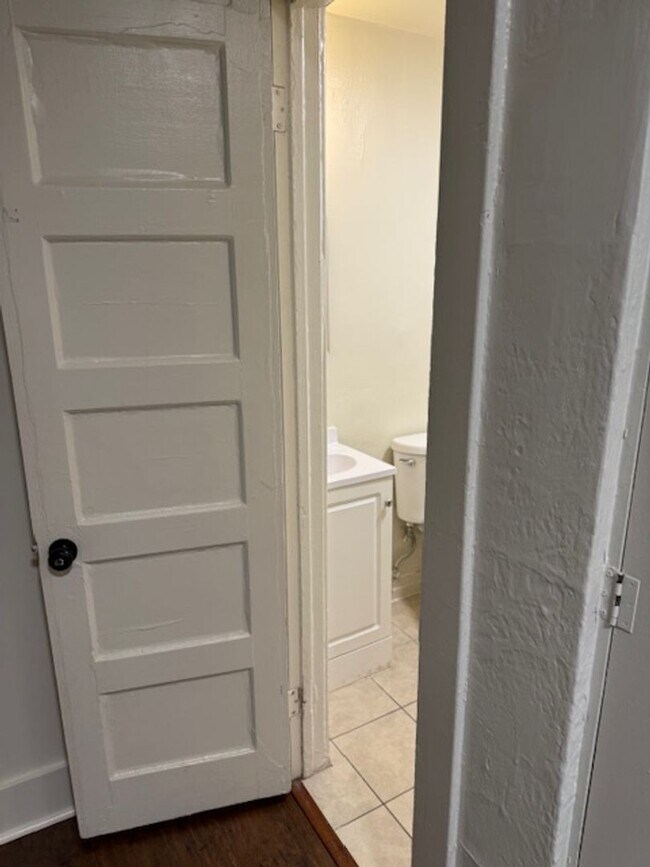 Building Photo - 501 W 8th St