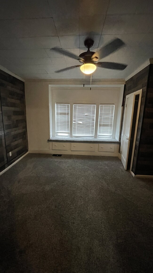 Building Photo - Cozy, Updated 1-Bed Apartment Near Downtown Sharon with In-Unit Laundry!