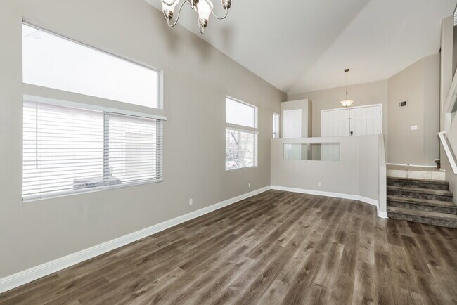 Building Photo - 740 Cam La Paz