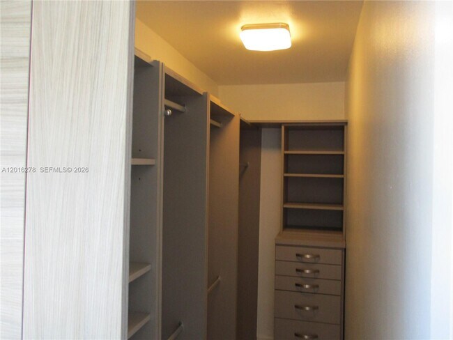 Building Photo - 5313 Collins Ave