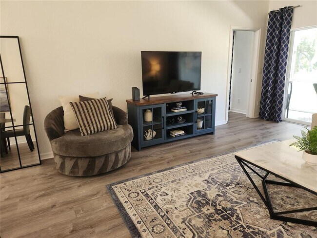 Building Photo - 6503 Fairway Gardens Dr