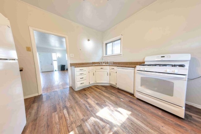 Building Photo - Available Aug 7th - Very nice single family home with refinished hardwood and a very large open l...
