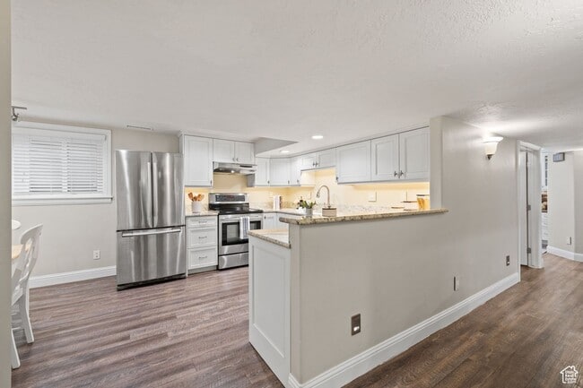 Building Photo - Beautiful 4 Bd. 3 Bath Home w/Mother-In-La...