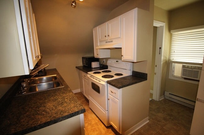 Building Photo - 16 6th Ave NW