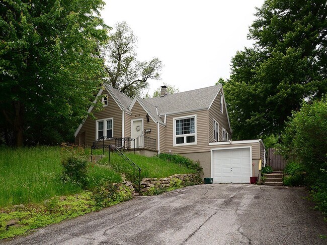 Building Photo - 2108 S 46th St