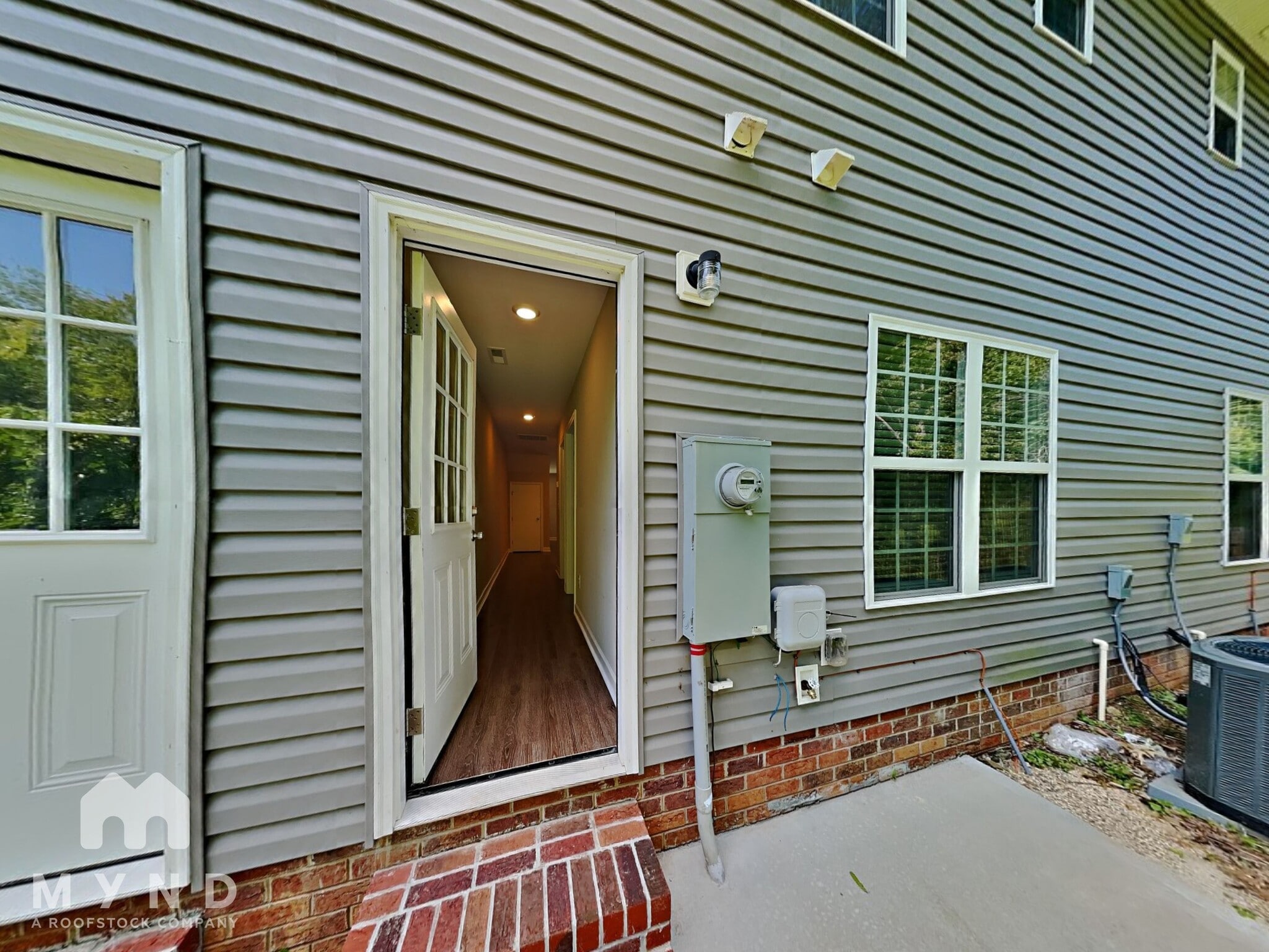 Building Photo - 731 Hillside St