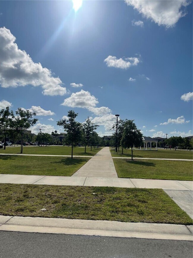 Building Photo - 254 NW 11th Ct