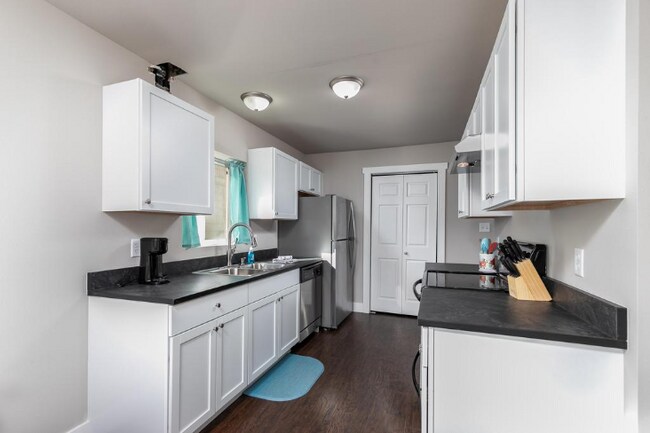 Building Photo - "Charming 2-Bed Oasis with 988 Sq Ft of Comfort in Cheyenne!"