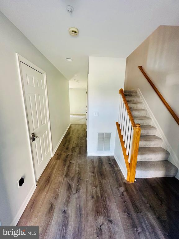 Building Photo - 106 Blenny Ln