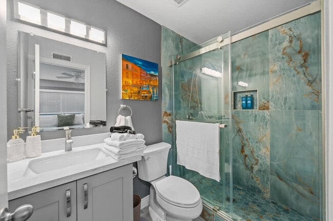 Building Photo - 10983 Parkdale Ave