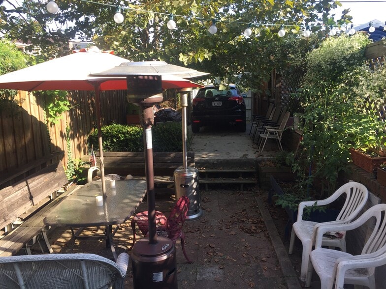 Building Photo - 1012 Park Rd NW