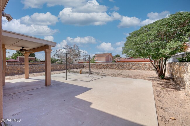 Building Photo - 12209 Chato Villa Dr