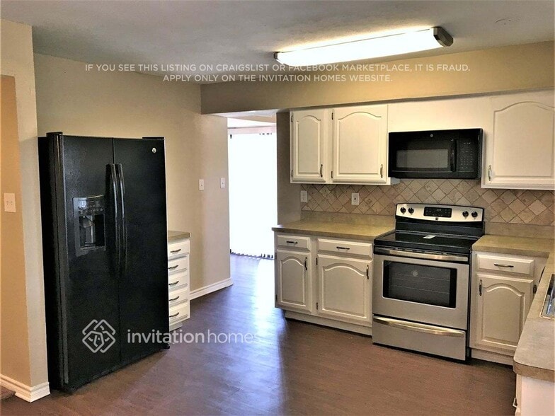 Building Photo - 6101 Greenlawn St