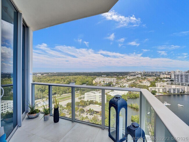 Building Photo - 17301 Biscayne Blvd