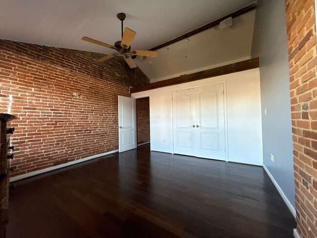Building Photo - Spacious 4 Bedroom House In Baltimore City