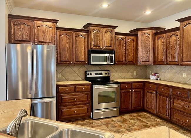 Building Photo - GEISMAR, right across 74 from Dutchtown Schools!  3br/2ba