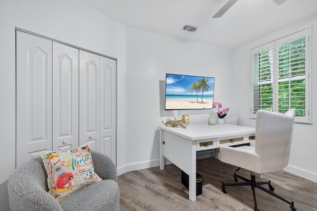 Building Photo - 8390 Excalibur Cir