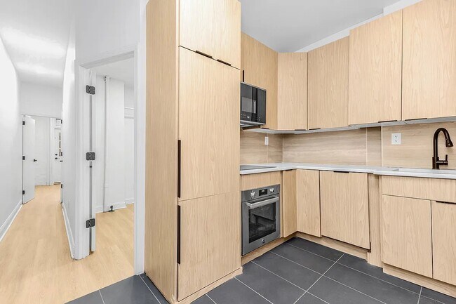 Building Photo - 159 Newel St