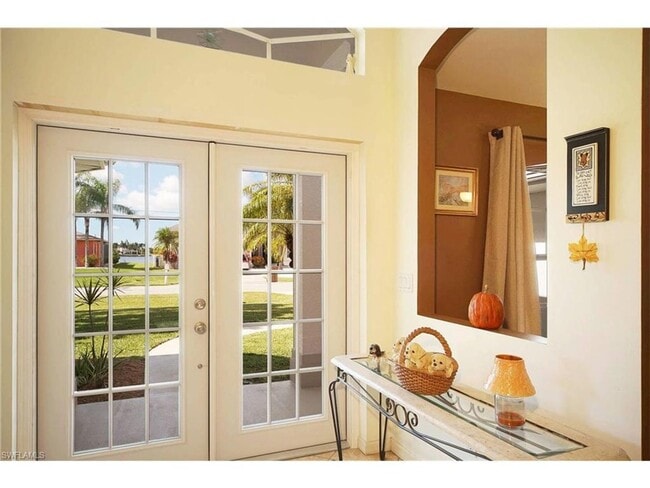 Building Photo - 703 SW Santa Barbara Pl