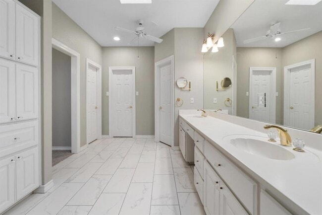 Building Photo - 6002 Ascot Cove