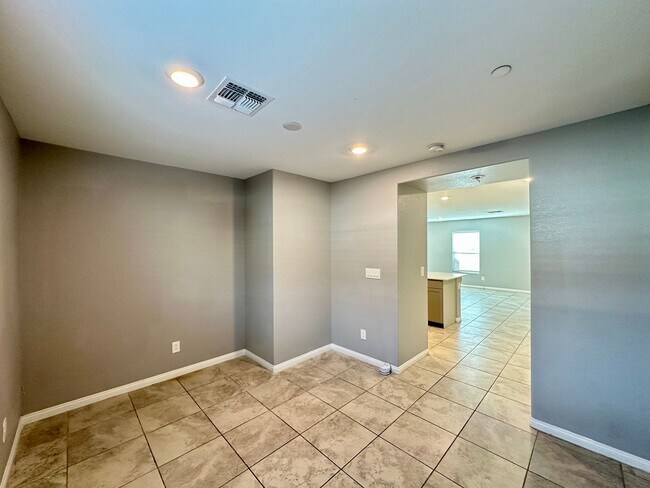 Building Photo - Montecito 60