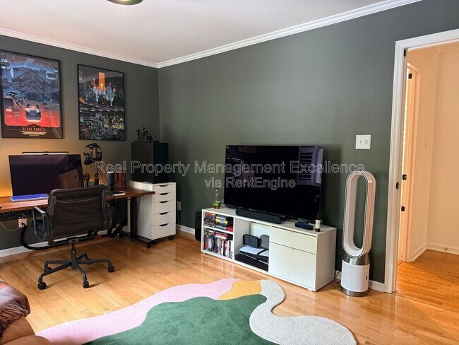 Building Photo - 1208 Nottingham Dr