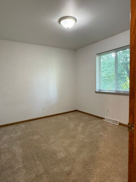 Building Photo - 1110 N 16th Ave