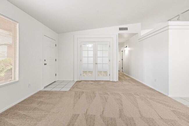 Building Photo - Nice Rita Ranch Home - Vail School District